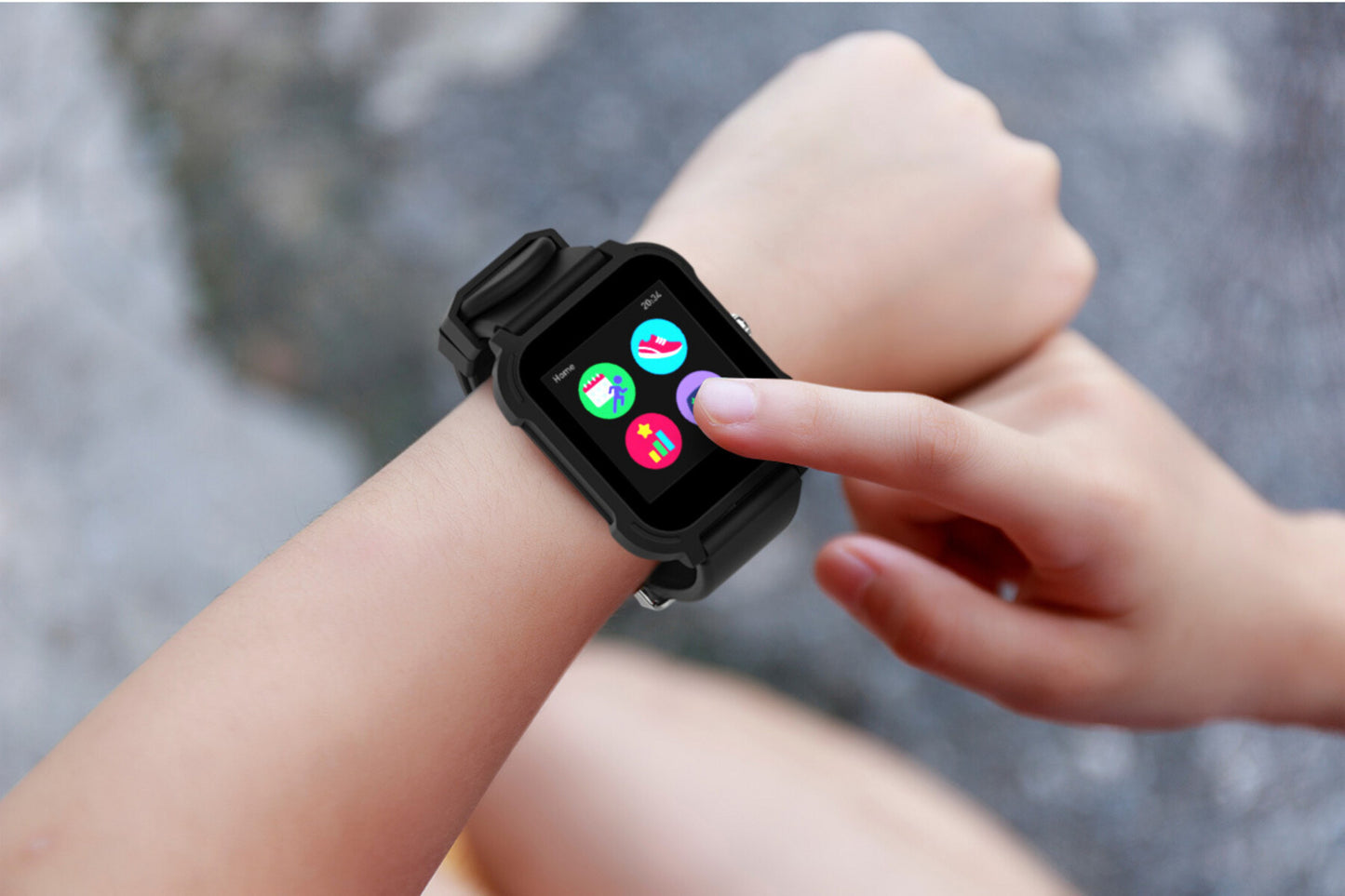 C24515_FR La montre connectée noire - Recommandée par Gulli