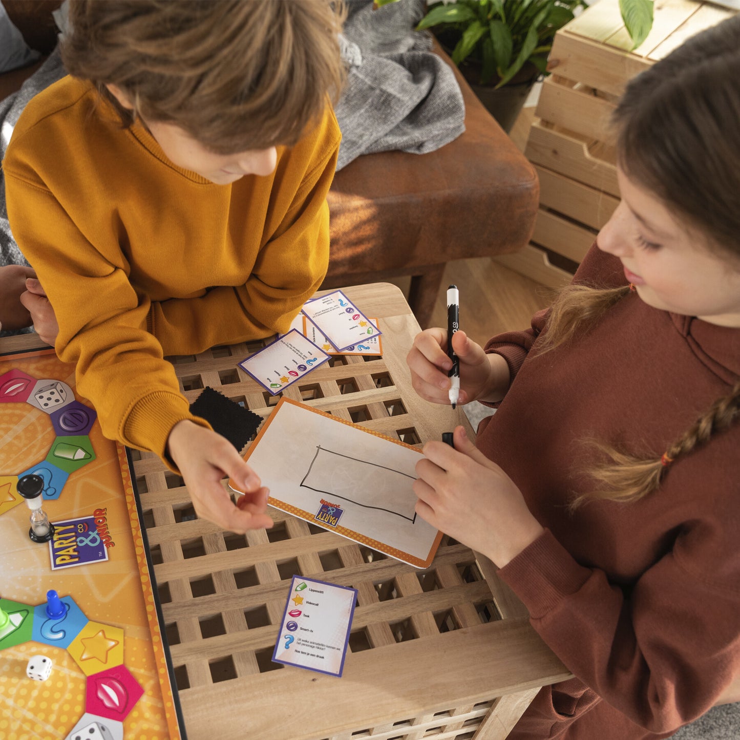 Party & Co. - Junior (ES)