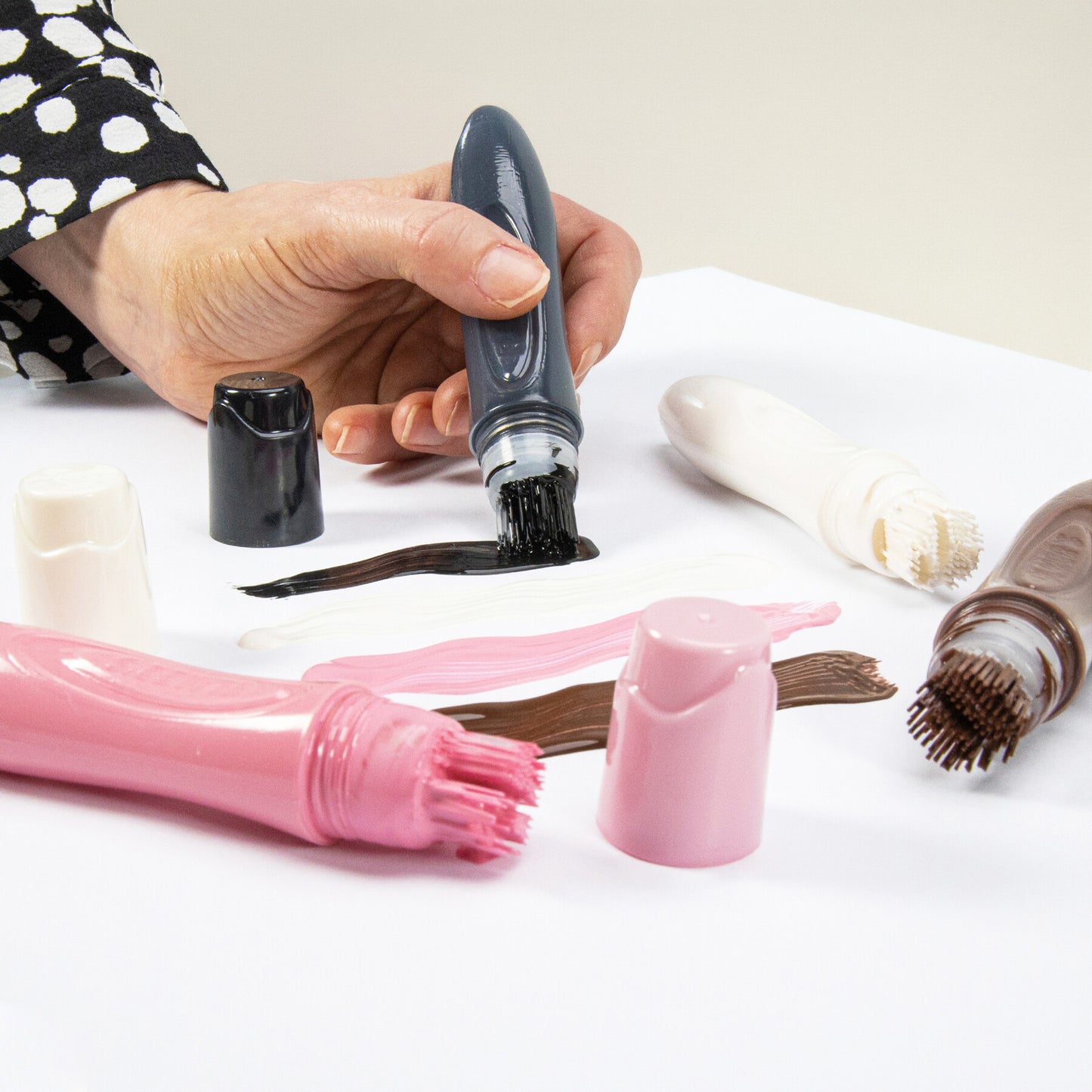 Squeeze 'n Brush - 12 Classic Colours
